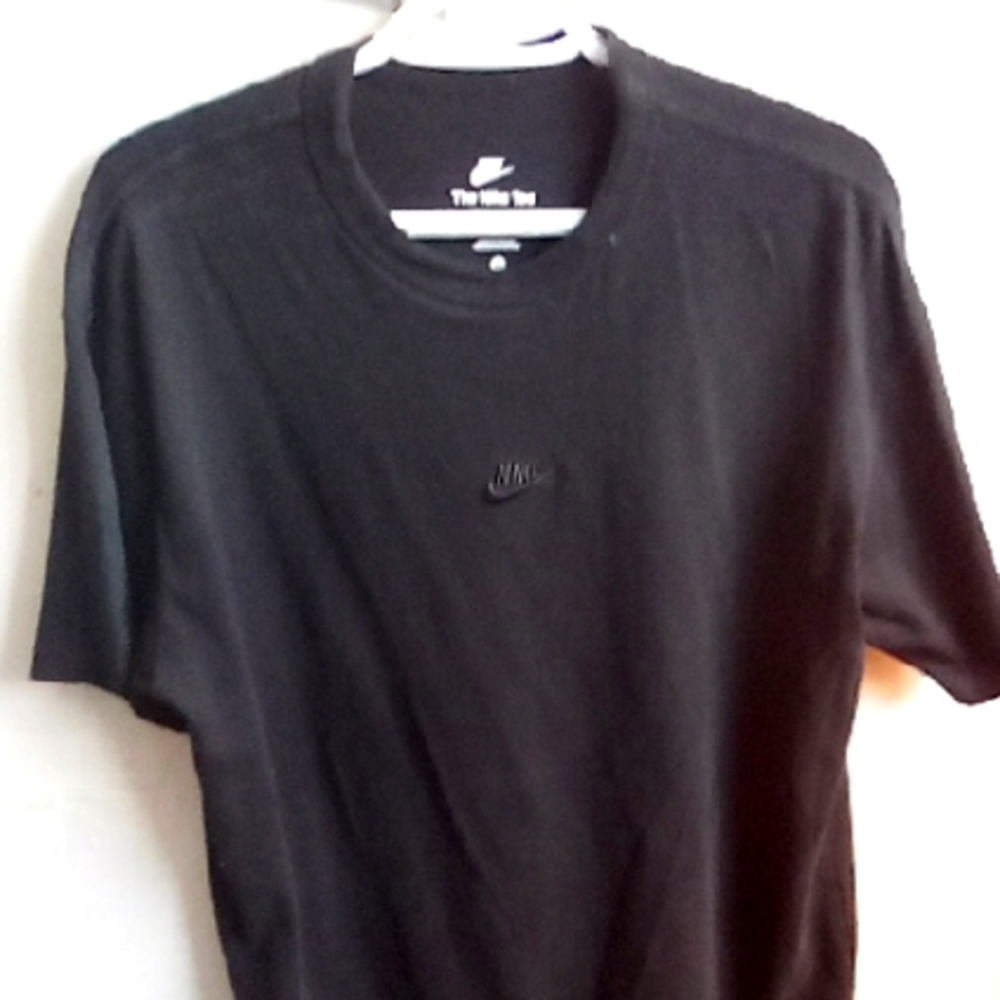 Mens All Black Nike Tee Size M